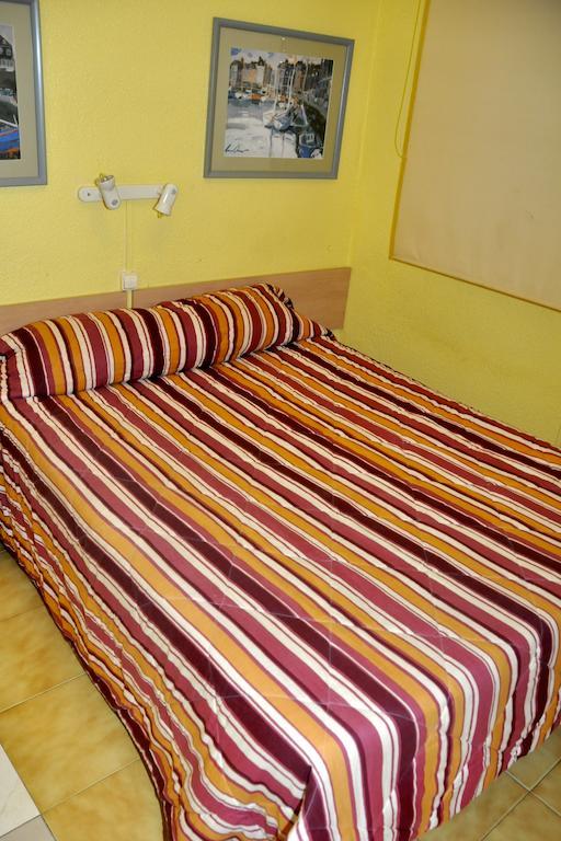 Hostal El Jardin Benidorm Rum bild